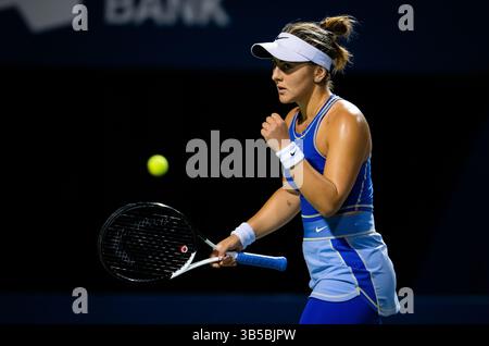 11. August 2022, TORONTO, KANADA: Bianca Andreescu aus Kanada in Aktion während der dritten Runde des WTA-1000 Tennisturniers 2022 gegen Qinwen Zheng aus China (Credit Image: © Rob Prange/AFP7 via ZUMA Press Wire) Stockfoto