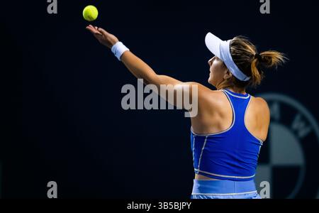 11. August 2022, TORONTO, KANADA: Bianca Andreescu aus Kanada in Aktion während der dritten Runde des WTA-1000 Tennisturniers 2022 gegen Qinwen Zheng aus China (Credit Image: © Rob Prange/AFP7 via ZUMA Press Wire) Stockfoto