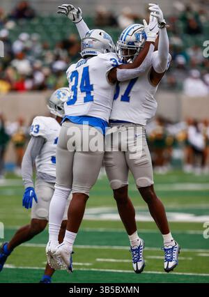 10. September 2022: Middle Tennessee Blue Raiders Linebacker Christian Dixon (34) und Middle Tennessee Blue Raiders Defensive End Quindarius Dunnigan (97) feiern im Canvas Stadium in Fort Collins, CO. Die MTSU fuhr mit 34-0 Vorsprung auf der Straße und gewann 34:19. Derek Regensburger/CSM. (Bild: © Derek Regensburger/CSM via ZUMA Press Wire) Stockfoto