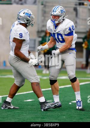 10. September 2022: Der Linebacker Drew Francis (40) feiert seinen Sack mit dem Teamkollegen Middle Tennessee Blue Raiders Defensive End Jordan Ferguson (9) im Fußballspiel zwischen Colorado State und Middle Tennessee im Canvas Stadium in Fort Collins, CO. Die MTSU fuhr mit 34-0 Vorsprung auf der Straße und gewann 34:19. Derek Regensburger/CSM. (Bild: © Derek Regensburger/CSM via ZUMA Press Wire) Stockfoto