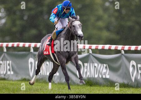 September 2022, Franklin, KY, USA: 10. September 2022: Dalika (GER) #1, geritten von Brian J. Hernandez Jr., gewinnt am 10. September 2022 den Kentucky Downs Ladies Turf Sprint (Klasse 3) in den Kentucky Downs in Franklin, Kentucky. Wendy Wooley für Eclipse Sportswire (Bild: © Wendy Wooley/CSM via ZUMA Press Wire) Stockfoto