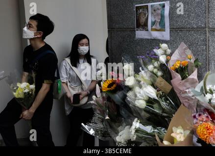 12. September 2022, HONGKONG, CHINA: Trauer aus Hongkong, die auf den Eintritt in das britische Generalkonsulat warten, um der verstorbenen Königin Elizabeth II. September 2022 Respekt zu zollen Hongkong.ZUMA/Liau Chung-ren (Foto: © Liau Chung-ren/ZUMA Press Wire) Stockfoto