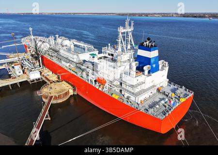 Ein Flüssiggas-Tanker in der Raffinerie am Delaware River Stockfoto