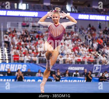 16. April 2022: Ragan Smith aus Oklahoma führt ihre Floor-Routine während der Finals der NCAA National Collegiate Women's Gymnastics Championships 2022 in der Dickies Arena in Fort Worth, Texas, durch. Kyle Okita/CSM(Bild: © Kyle Okita/CSM via ZUMA Press Wire) Stockfoto