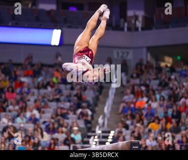 16. April 2022: Ragan Smith aus Oklahoma dreht sich während ihres Strahls beim Finale der NCAA National Collegiate Women's Gymnastics Championships 2022 in der Dickies Arena in Fort Worth, Texas, in die Luft. Kyle Okita/CSM(Bild: © Kyle Okita/CSM via ZUMA Press Wire) Stockfoto