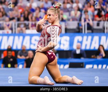 16. April 2022: Ragan Smith aus Oklahoma führt ihre Floor-Routine während der Finals der NCAA National Collegiate Women's Gymnastics Championships 2022 in der Dickies Arena in Fort Worth, Texas, durch. Kyle Okita/CSM(Bild: © Kyle Okita/CSM via ZUMA Press Wire) Stockfoto