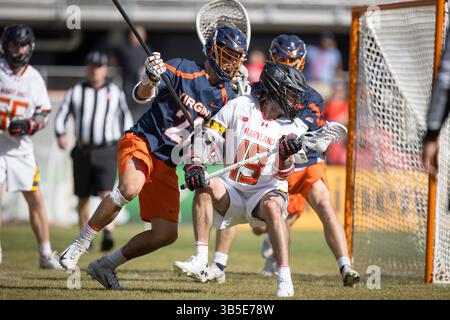 19. März 2022: Maryland Terrapins greifen Keegan Khan (19) an und verteidigt den Verteidiger Quentin Matsui (22) der Virginia Cavaliers während des regulären Saisonspiels der NCAA Men's Lacrosse zwischen den Virginia Cavaliers und den Maryland Terrapins im Audi Field in Washington, D.C. Fotograf: Cory Royster (Credit Image: © Cory Royster/CSM via ZUMA Press Wire) Stockfoto