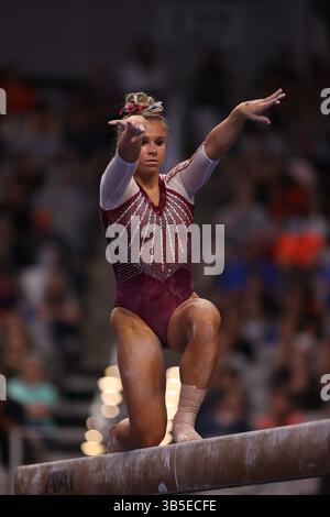 16. April 2022: Juniorin Ragan Smith an der University of Oklahoma während der NCAA Women's National Collegiate Gymnastics Championships in der Dickie's Arena in Fort Worth, Texas. Melissa J. Perenson/CSM(Kreditbild: © Melissa J. Perenson/CSM via ZUMA Press Wire) Stockfoto