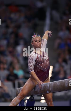 16. April 2022: Juniorin Ragan Smith an der University of Oklahoma während der NCAA Women's National Collegiate Gymnastics Championships in der Dickie's Arena in Fort Worth, Texas. Melissa J. Perenson/CSM(Kreditbild: © Melissa J. Perenson/CSM via ZUMA Press Wire) Stockfoto