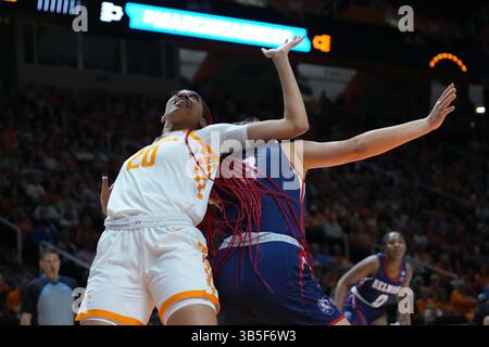 März 2022: Madison Bartley #3 der Belmont Bruins und Tamari Key #20 der Tennessee Lady Vols kämpfen um die Rebound-Position während eines zweiten Rundenspiels des NCAA Women's Basketball Turniers 2022 zwischen der University of Tennessee Lady Vols und der Belmont University Bruins in der Thompson Boling Arena in Knoxville, TN Tim Gangloff/CSM (Credit Image: © Tim Gangloff/CSM via ZUMA Press Wire) Stockfoto