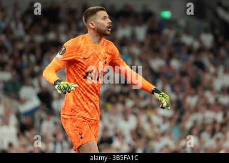 London, Royaume Univ. Mai 2025. Torhüter von Tottenham Guglielmo Vicario während der UEFA Europa League, Halbfinale, 1. Legs-Fußballspiel zwischen Tottenham Hotspur FC und FK Bodo/Glimt am 1. Mai 2025 im Tottenham Hotspur Stadium in London, England - Foto Jean Catuffe/DPPI Credit: DPPI Media/Alamy Live News Stockfoto