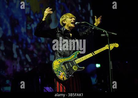 UK. Mai 2025. LONDON, ENGLAND - 01. MAI: Crispian Mills von Kula Shaker tritt am 1. Mai 2025 in London auf. CAP/MAR © MAR/Capital Pictures Credit: Capital Pictures/Alamy Live News Stockfoto