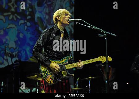 UK. Mai 2025. LONDON, ENGLAND - 01. MAI: Crispian Mills von Kula Shaker tritt am 1. Mai 2025 in London auf. CAP/MAR © MAR/Capital Pictures Credit: Capital Pictures/Alamy Live News Stockfoto