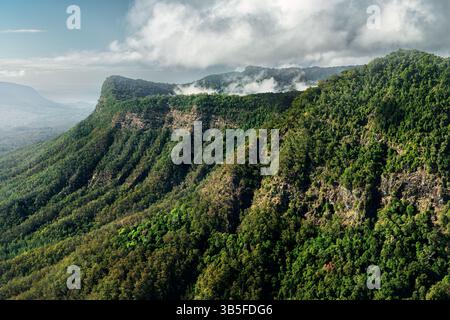 Blick in das Tweed Valley vom zum Weltkulturerbe gehörenden Border Ranges Nationalpark. Stockfoto