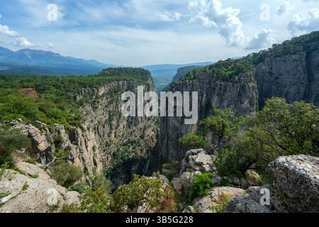Tazi Canyon in der Türkei mit Klippen und üppigem Grün Stockfoto
