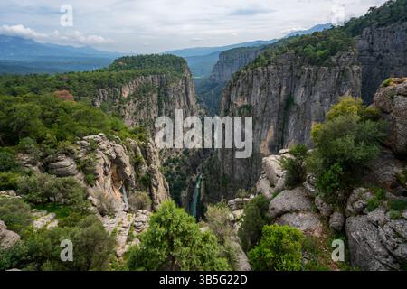 Tazi Canyon in der Türkei mit Klippen und üppigem Grün Stockfoto