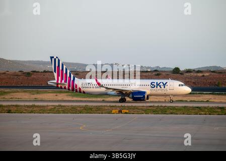 Internationaler Flughafen Athen Eleftherios Venizelos, Hauptstützpunkt von Aegean Airlines in Athen, griechischer Hauptstadt, am 12. Oktober 2024 Stockfoto