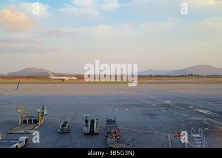 Internationaler Flughafen Athen Eleftherios Venizelos, Hauptstützpunkt von Aegean Airlines in Athen, griechischer Hauptstadt, am 12. Oktober 2024 Stockfoto