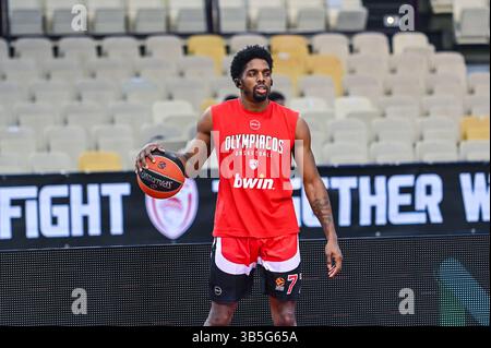 Februar 2022, Athen, Lombardei, Griechenland: SHAQUIELLE MCKISSIC, #77 von Olympiacos Piräus in Aktion während der regulären Saison der Turkish Airlines EuroLeague Spiel der 27. Runde zwischen Olympiacos Piräus und AX Armani Exchange Mailand im Peace and Friendship Stadium am 24. Februar 2022 in Athen, Griechenland. (Bild: © Stefanos Kyriazis/ZUMA Press Wire) Stockfoto