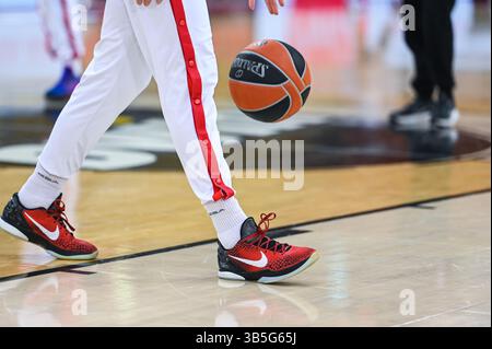 24. Februar 2022, Athen, Lombardei, Griechenland: Olympiacos Spieler im Spiel während der regulären Saison der Turkish Airlines EuroLeague Runde 27 Spiel zwischen Olympiacos Piräus und AX Armani Exchange Mailand am 24. Februar 2022 in Athen, Griechenland. (Bild: © Stefanos Kyriazis/ZUMA Press Wire) Stockfoto