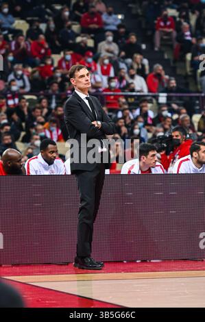 25. Februar 2022, Athen, Lombardei, Griechenland: GEORGIOS BARTZOKAS, Olympiacos Piräus Head Coach im Spiel der Turkish Airlines EuroLeague reguläre Saison Runde 27 zwischen Olympiacos Piräus und AX Armani Exchange Mailand im Peace and Friendship Stadium am 24. Februar 2022 in Athen. (Bild: © Stefanos Kyriazis/ZUMA Press Wire) Stockfoto