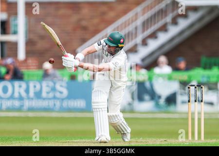 Leicester, Großbritannien. Mai 2025. #11, Sol Budinger aus Leicestershire im Kampf mit dem Fledermaus während des Spiels der County Championship Division 2 zwischen Leicestershire CCC und Northamptonshire CCC am 2. Mai 2025 im Uptonsteel County Ground in Leicester, Großbritannien. Foto: Stuart Leggett/UK Sports Pics Ltd Nur redaktionelle Verwendung, Lizenz für kommerzielle Nutzung erforderlich. Keine Verwendung bei Wetten, Spielen oder Publikationen eines einzelnen Clubs/einer Liga/eines Spielers. Quelle: UK Sports Pics Ltd/Alamy Live News Stockfoto