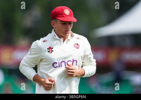 Leicester, Großbritannien. Mai 2025. #5, James Sales of Northamptonshire während des Spiels zwischen Leicestershire CCC und Northamptonshire CCC im Uptonsteel County Ground, Leicester, UK am 2. Mai 2025. Foto: Stuart Leggett/UK Sports Pics Ltd Nur redaktionelle Verwendung, Lizenz für kommerzielle Nutzung erforderlich. Keine Verwendung bei Wetten, Spielen oder Publikationen eines einzelnen Clubs/einer Liga/eines Spielers. Quelle: UK Sports Pics Ltd/Alamy Live News Stockfoto