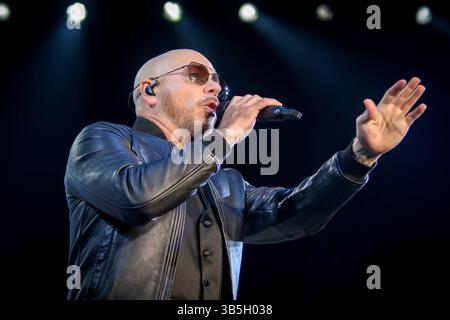 13. August 2022, Toronto, Ontario, Kanada: Der amerikanische Rapper und Sänger Armando Christian PÃ, bekannt unter seinem Künstlernamen Pitbull, tritt bei einer ausverkauften Show auf der Budweiser Stage in Toronto auf. (Credit Image: © Angel Marchini/SOPA Images via ZUMA Press Wire) Stockfoto