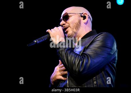 13. August 2022, Toronto, Ontario, Kanada: Der amerikanische Rapper und Sänger Armando Christian PÃ, bekannt unter seinem Künstlernamen Pitbull, tritt bei einer ausverkauften Show auf der Budweiser Stage in Toronto auf. (Credit Image: © Angel Marchini/SOPA Images via ZUMA Press Wire) Stockfoto