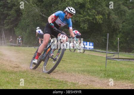7. August 2022: Dana Gilligan aus Kanada (61) fährt beim Olympischen Langlauf-Rennen in WomenÃs während des Mercedes-Benz UCI Mountain Bike World Cup 2022 in Mont-Sainte-Anne in Beaupre, Quebec, Kanada. Daniel Lea/CSM (Kreditbild: © Daniel Lea/CSM via ZUMA Press Wire) Stockfoto