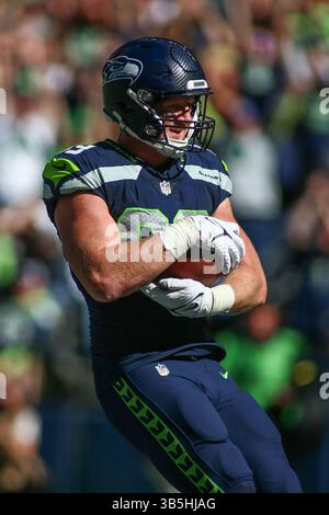 25. September 2022: Seattle Seahawks Tight End will Dissly (89) läuft in die Endzone für einen Touchdown nach einem Fang während eines Spiels zwischen den Atlanta Falcons und Seattle Seahawks im Lumen Field in Seattle, WA. Die Falcons gewannen 27:23. Sean Brown/CSM (Bild: © Sean Brown/CSM via ZUMA Press Wire) Stockfoto