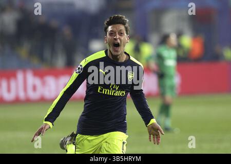 Sofia, Bulgarien - 1. November 2016: Mesut Ozil von Arsenal feiert, nachdem er während des Fußballspiels der UEFA Champions League zwischen Ludogoret ein Tor geschossen hat Stockfoto