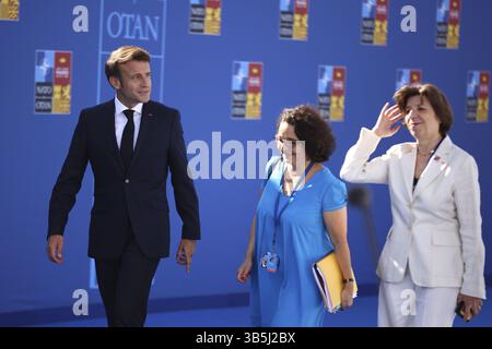 Spanien, Madrid - 30. Juni 2022: Der französische Präsident Emmanuel Macron (L) nimmt am NATO-Gipfel in Madrid, Spanien und Europa Teil Stockfoto