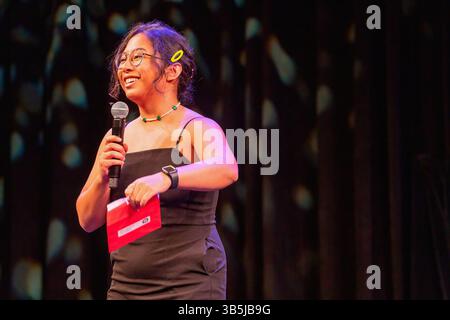 28. August 2022, Toronto, Ontario, Kanada: Sabrina Cruz nimmt an der Buffer Awards Gala Screening Teil. Das Pufferfestival ist das weltweit größte internationale Filmfestival für digitale Erstlingsfilme. Kuratieren und Feiern von Videopremieren von hochgelobten digitalen Entwicklern von heute. (Credit Image: © Shawn Goldberg/SOPA Images via ZUMA Press Wire) Stockfoto