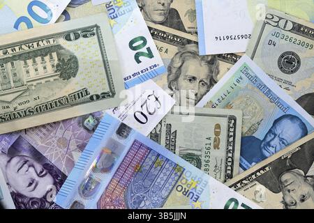 US-Dollar-Schein (20 Dollar), britische Pfund-Banknoten und EU-Euro-Banknoten Stockfoto