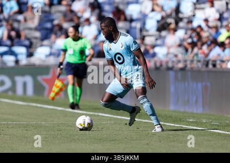 September 2022, St. Paul, MN, Vereinigte Staaten: ST. PAUL, MN - 3. SEPTEMBER: Kemar Lawrence #92 des Minnesota United FC mit dem Ball während eines Spiels zwischen dem FC Dallas und Minnesota United FC im Allianz Field am 3. September 2022 in St. Paul, Minnesota. (Kreditbild: © Jeremy Olson/ISIPhotos via ZUMA Press Wire) Stockfoto