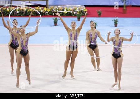 Sofia, Bulgarien - 30. März 2018: Team Australia tritt bei der Rhythmic Gymnastics World Cup Sofia 2018 mit Basketball auf. Gruppenturnier Stockfoto