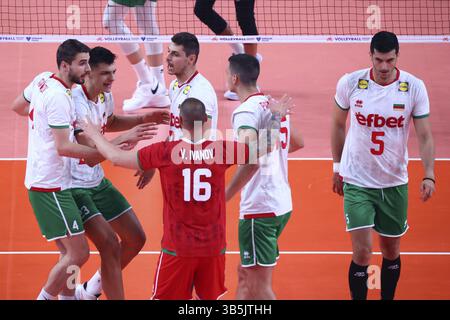 Sofia, Bulgarien - 24. Juni 2022: Das bulgarische Team feiert während eines Gruppenspieles der Volleyball-Weltmeisterschaft zwischen Bulgarien und Au Stockfoto