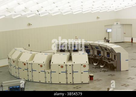 Sofia, Bulgarien - 12. September 2016: Flugsicherungsstationen im Flugkontrollturm am Flughafen Sofia Stockfoto