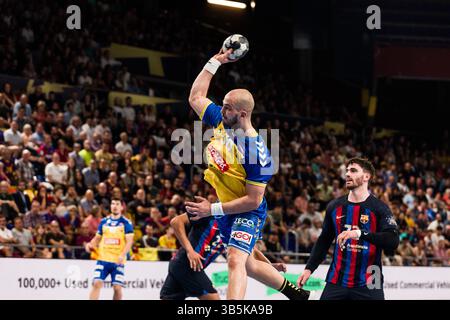 22. September 2022, Barcelona, Spanien: Artsem Karalek von Lomza Industria Kielce in Aktion beim EHF Champions League Spiel zwischen FC Barcelona und Lomza Industria Kielce am 22. September 2022 in Barcelona. (Foto: © Javier Borrego/AFP7 via ZUMA Press Wire) Stockfoto