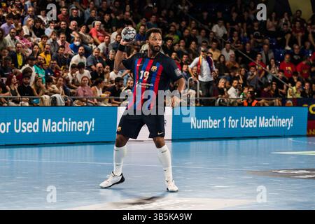 22. September 2022, Barcelona, Spanien: Timothey N’guessan vom FC Barcelona in Aktion beim EHF Champions League Spiel zwischen dem FC Barcelona und Lomza Industria Kielce im Palau Blaugrana am 22. September 2022 in Barcelona. (Foto: © Javier Borrego/AFP7 via ZUMA Press Wire) Stockfoto