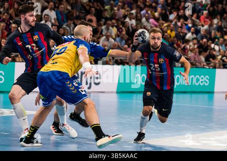22. September 2022, Barcelona, Spanien: Luka Cindric vom FC Barcelona in Aktion während des EHF Champions League-Spiels zwischen dem FC Barcelona und Lomza Industria Kielce im Palau Blaugrana am 22. September 2022 in Barcelona. (Foto: © Javier Borrego/AFP7 via ZUMA Press Wire) Stockfoto