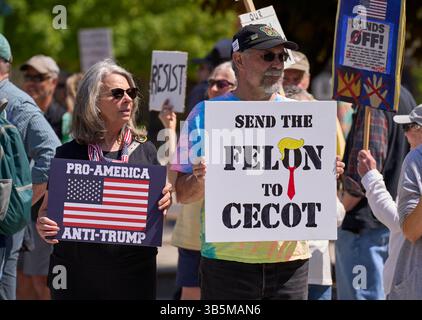 Demonstration pro Demokratie am 1. Mai 2025 in Eugene, Oregon, USA. Stockfoto