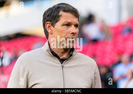 Eindhoven, Niederlande. April 2025. EINDHOVEN, NIEDERLANDE - 12. APRIL: Trainer Jeroen Rijsdijk vom Almere City FC vor dem niederländischen Eredivisie-Spiel zwischen PSV und Almere City FC im Philips Stadion am 12. April 2025 in Eindhoven, Niederlande. (Foto von Joris Verwijst/Orange Pictures) Credit: Orange Pics BV/Alamy Live News Stockfoto