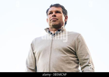 Eindhoven, Niederlande. April 2025. EINDHOVEN, NIEDERLANDE - 12. APRIL: Trainer Jeroen Rijsdijk vom Almere City FC vor dem niederländischen Eredivisie-Spiel zwischen PSV und Almere City FC im Philips Stadion am 12. April 2025 in Eindhoven, Niederlande. (Foto von Joris Verwijst/Orange Pictures) Credit: Orange Pics BV/Alamy Live News Stockfoto