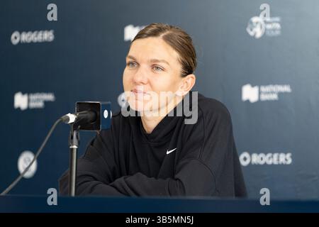 6. August 2022, Toronto, Ontario, Kanada: Die rumänische Tennisspielerin Simona Halep spricht vor dem Start des National Bank Open Tennis Turniers in Toronto, Kanada, mit den Medien. (Bild: © Arlyn McAdorey/ZUMA Press Wire) Stockfoto