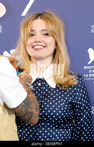 1. September 2022, Venedig, Italien: Aimee Lou Wood posiert beim Fotoaufruf von „Living“ während des 79. Internationalen Filmfestivals von Venedig im Palazzo del Casino am Lido in Venedig, Italien, am 1. September 2022. Foto: Alec Michael (Kreditbild: © Alec Michael via ZUMA Press) Stockfoto