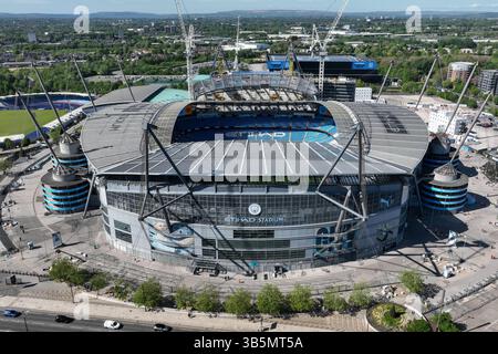 Eine Luftaufnahme des Etihad Stadions während des Premier League Spiels Manchester City gegen Wolverhampton Wanderers im Etihad Stadium, Manchester, Großbritannien, 2. Mai 2025 (Foto: Mark Cosgrove/News Images) Stockfoto