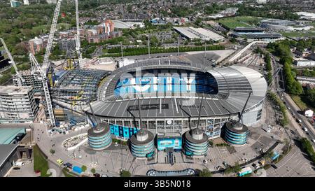Manchester, Großbritannien. Mai 2025. Eine Luftaufnahme des Etihad-Stadions während des Premier League-Spiels Manchester City gegen Wolverhampton Wanderers im Etihad Stadium, Manchester, Großbritannien, 2. Mai 2025 (Foto: Mark Cosgrove/News Images) in Manchester, Großbritannien am 2. Mai 2025. (Foto: Mark Cosgrove/News Images/SIPA USA) Credit: SIPA USA/Alamy Live News Stockfoto
