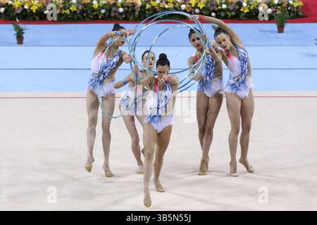 Sofia, Bulgarien - 30. März 2018: Team Spanien tritt bei der Rhythmischen Turnen-Weltmeisterschaft Sofia 2018 mit Basketball auf. Gruppenturnier Stockfoto